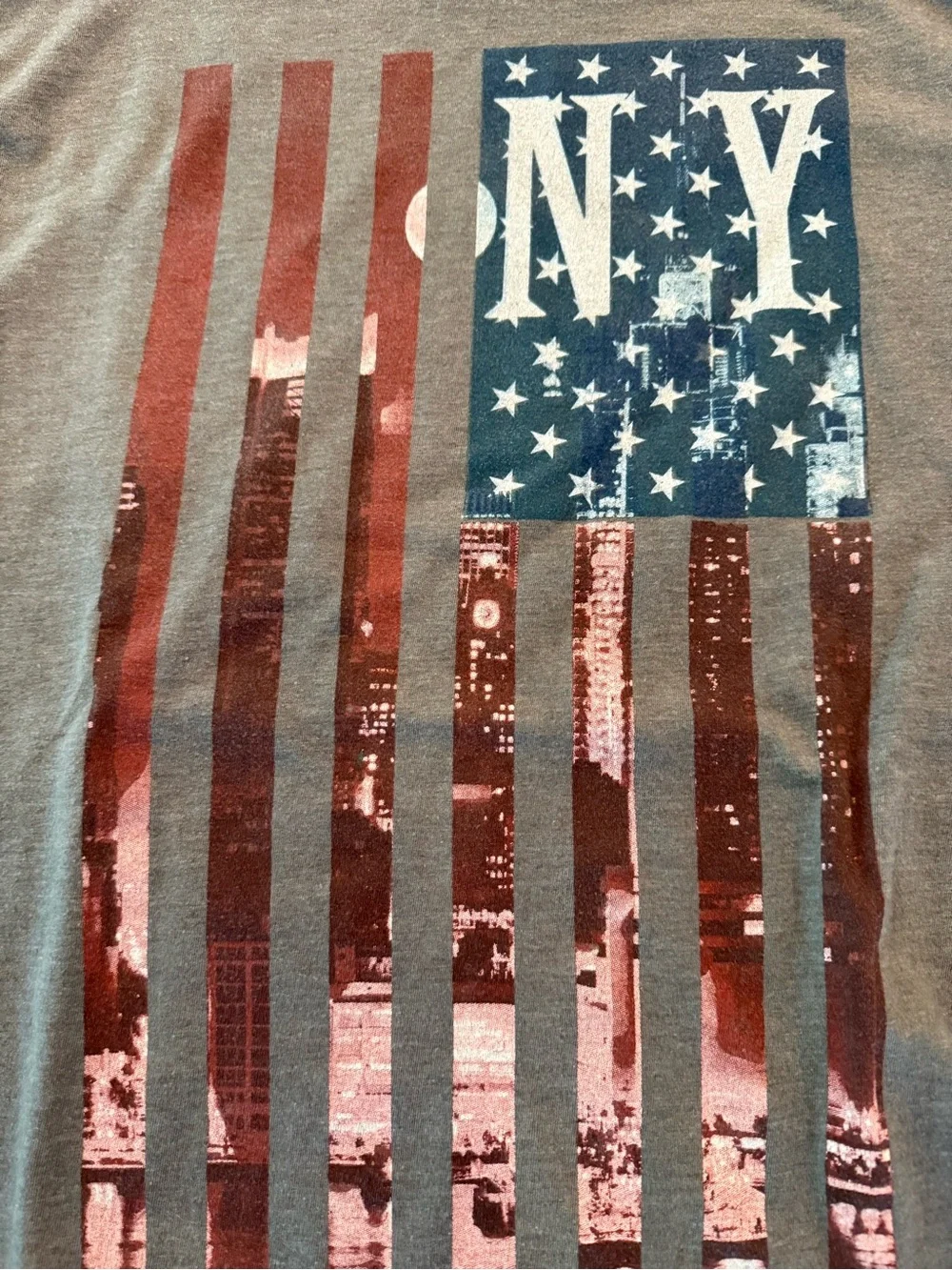 Savvy Men's Gray Tee with Red and Blue NY Flag Graphic Size XL